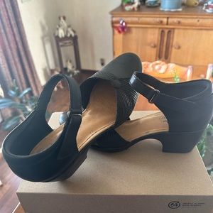 Black dress shoes
